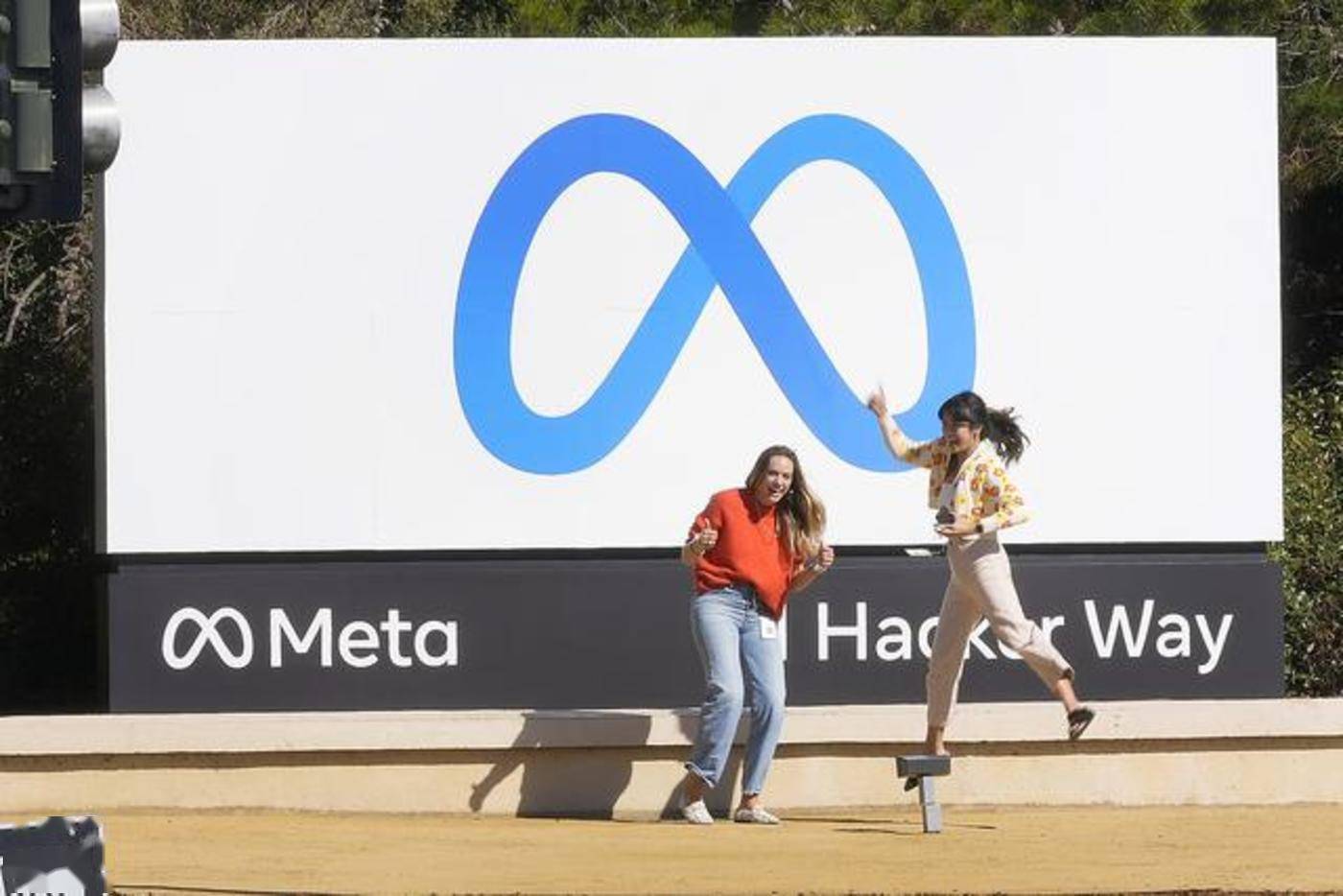  Meta Loses Over US$200 Billion in Valuation After Posting D